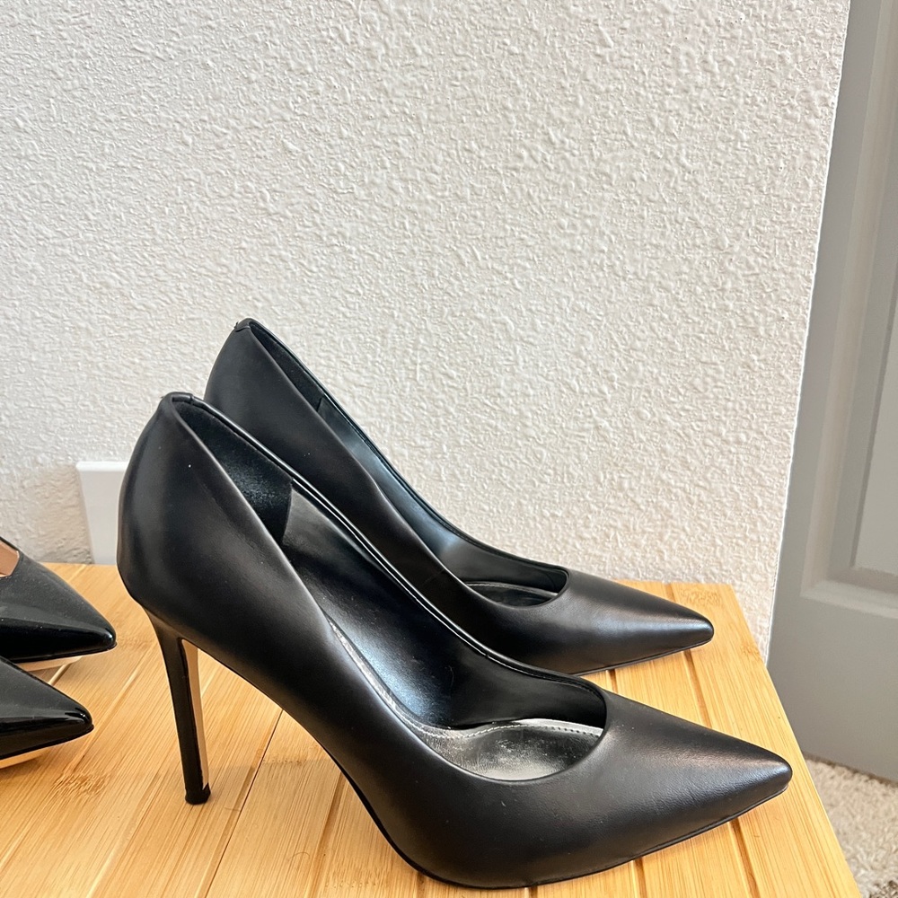 Black Pumps
